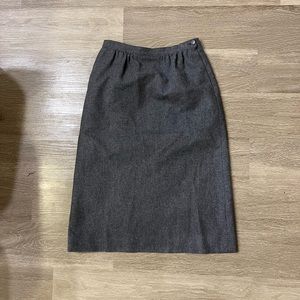 Pendleton heather gray pencil skirt with a pocket. 100% wool